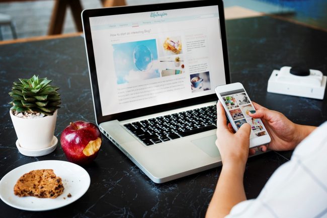 A website can allow your business to keep moving forward during a crisis. Un sitio web le permite continuar haciendo crecer su negocio durante una crisis